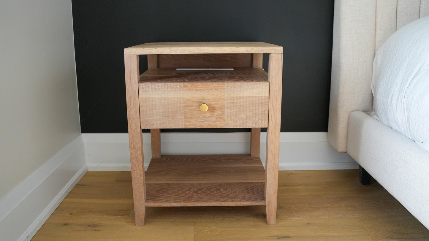DIY Nightstand with integrated power - Woodworking Plans